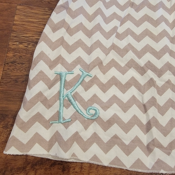 Chevron dress with "K" monogram Size 4t - Picture 2 of 3